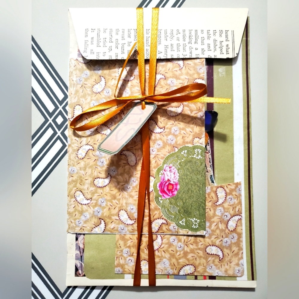😀 HAND CRAFTED Vintage girl theme envelope folio with notepaper and ephe